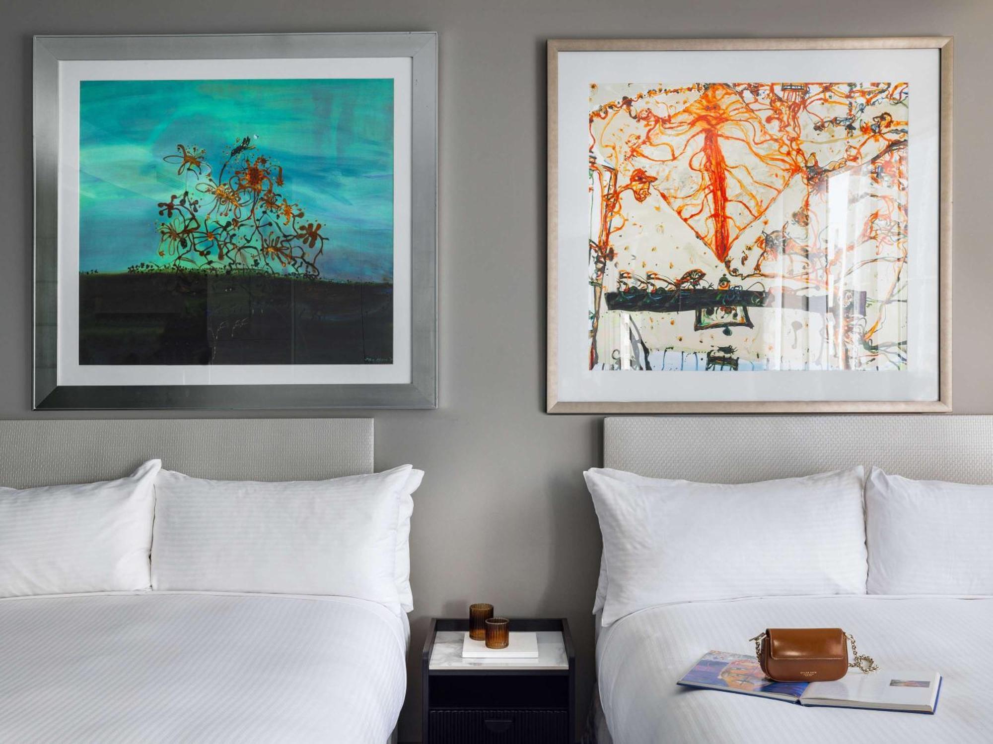 فندق آرت سيريز - ذا أولسن ملبورن المظهر الخارجي الصورة Artwork by Mark Rothko in a guest room at the Four Seasons Hotel, Washington, D.C.