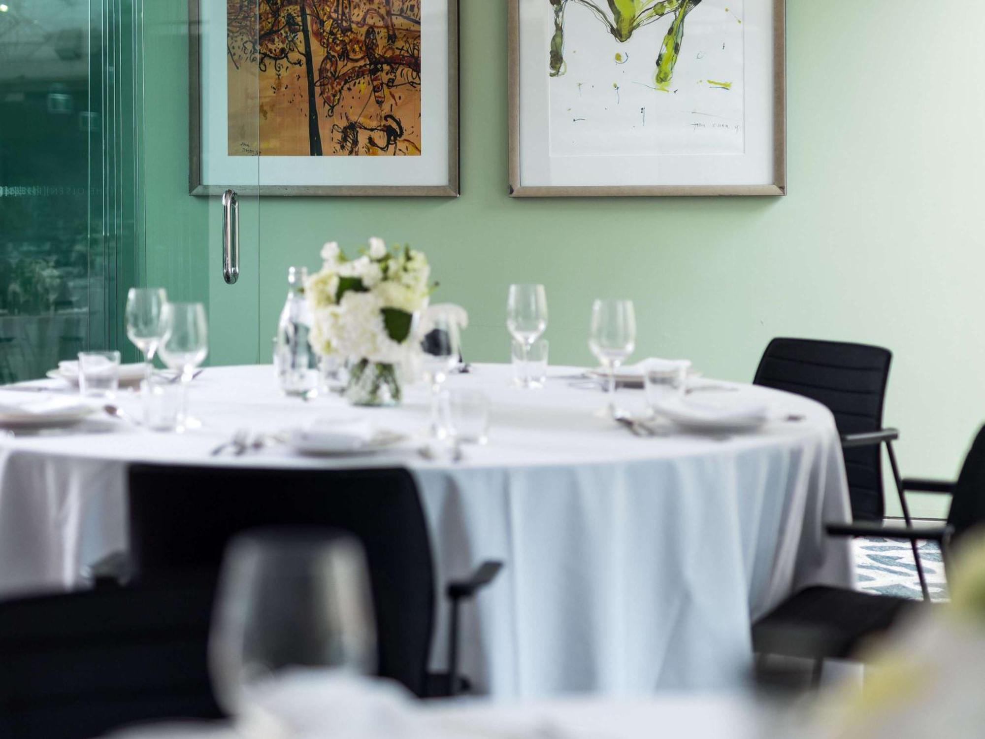 فندق آرت سيريز - ذا أولسن ملبورن المظهر الخارجي الصورة The dining room at the 2012 Olympic Village