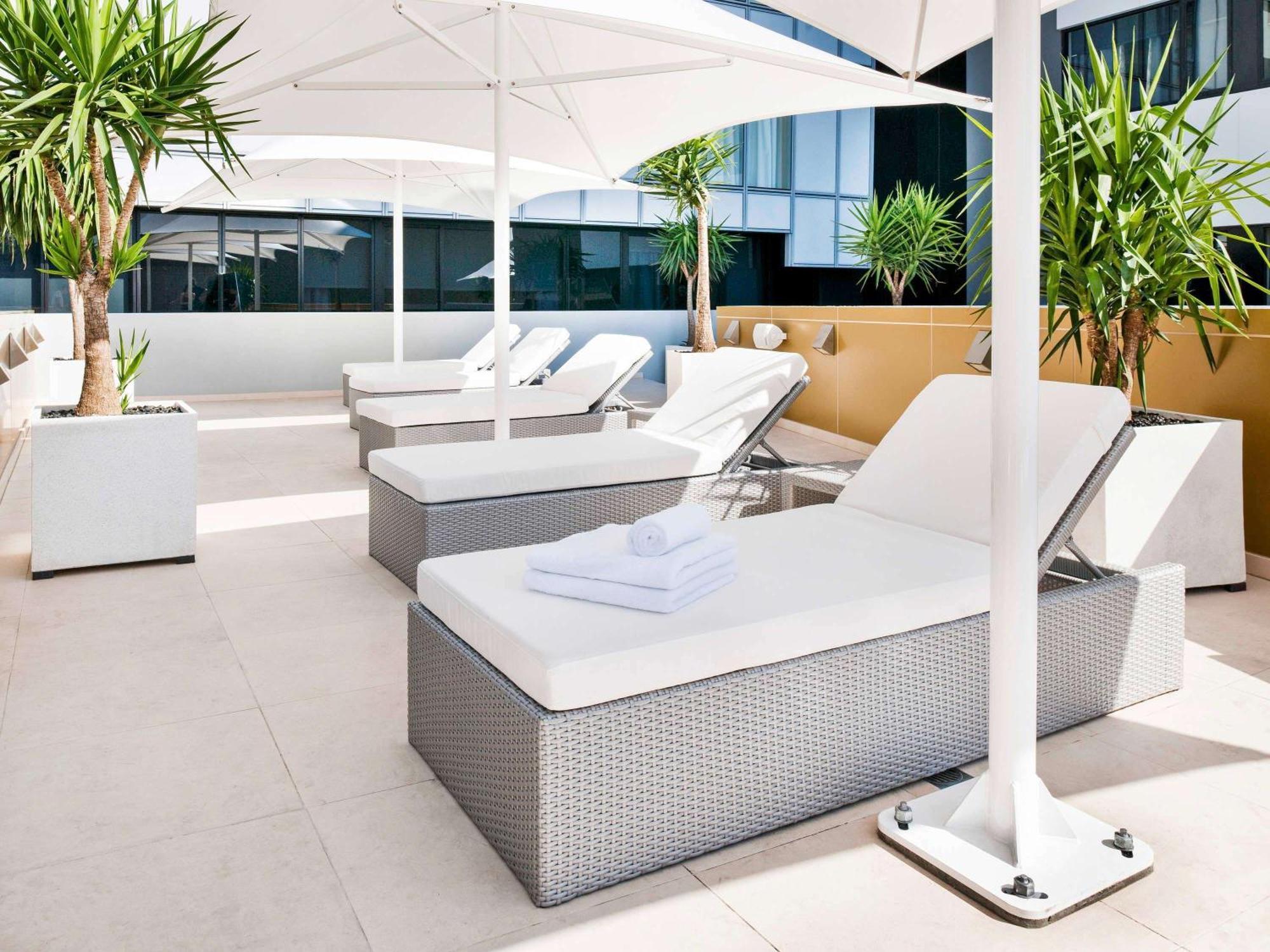 فندق آرت سيريز - ذا أولسن ملبورن المظهر الخارجي الصورة The rooftop pool at the Hotel