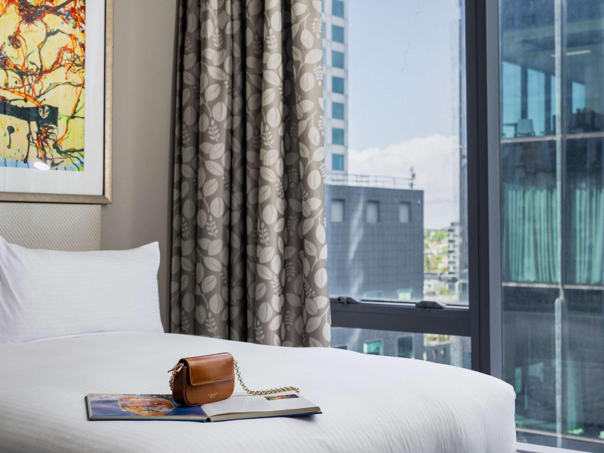 فندق آرت سيريز - ذا أولسن ملبورن المظهر الخارجي الصورة A bedroom at the hotel